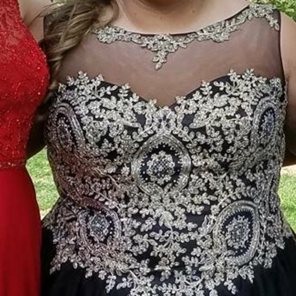 Prom dress - Picture 2 of 3